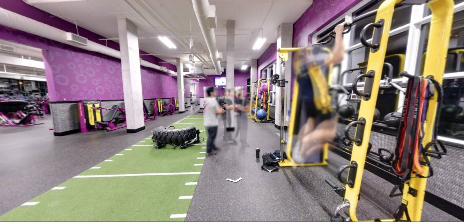 A separate 360 panorama view shows people blurred near gym equipment.